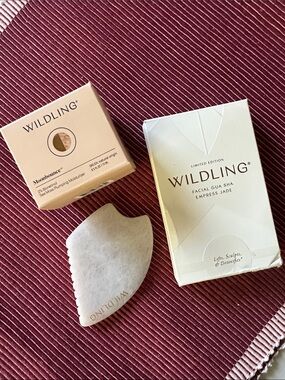 NIB Wildling Empress Jade Facial Gua Sha & Moonbounce Set